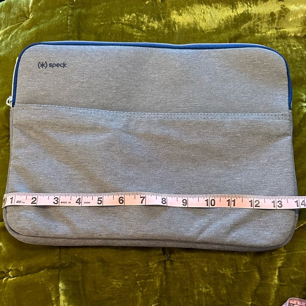 Speck • laptop pouch